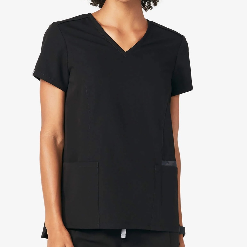 Figs Gaya - Five Pocket Scrub Top XS Black with camo lined pocket